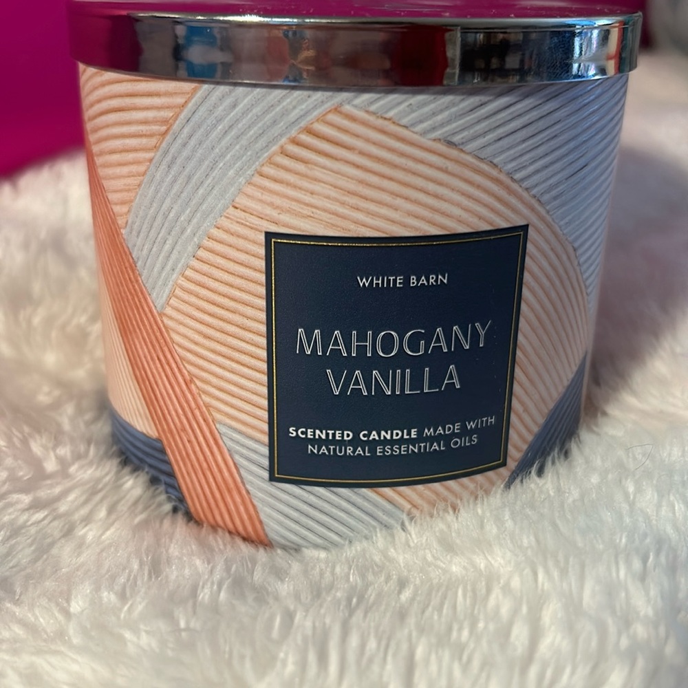 White Barn Candle | Mahogany Vanilla
